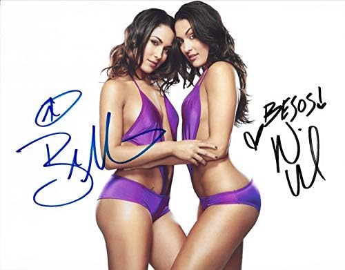 Blizanci Bella, Nikki i Brie, dive iz Abou-a, napisali su ponovno tiskanu fotografiju 1.