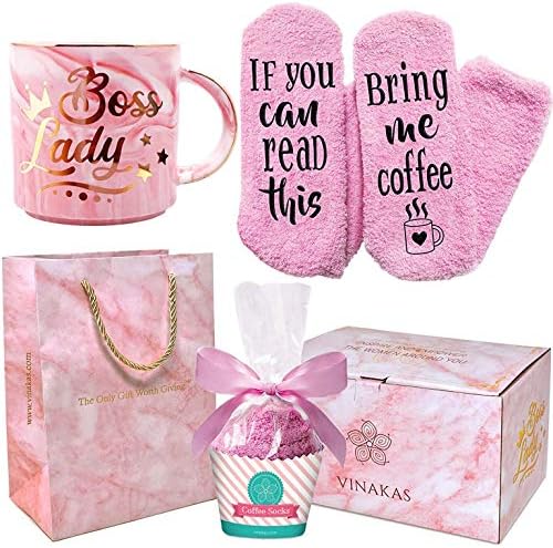 Pokloni za žene – zlatno ružičasta keramička šalica za kavu od 12 unci s pahuljastim i zabavnim čarapama-zabavne i šarene ideje za