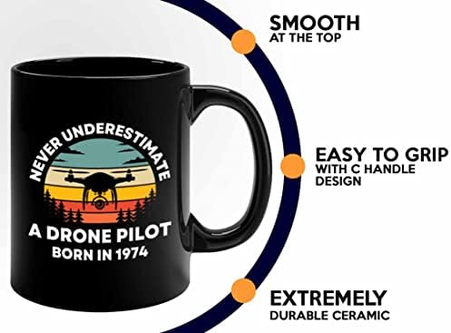 Bubble Zagrljaji 1974 Rođena kava šalica 11oz Black, Drone Pilot rođen 1974-48. Bići rođendan, pretvarajući se 48 rođenog 1974. Drone