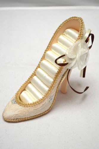 Elegantne kremasto bijele cipele na visoku petu s cvjetnim lukom i prstenom